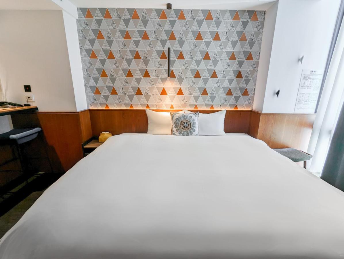Check Inn Taichung Zhongshan Buitenkant foto