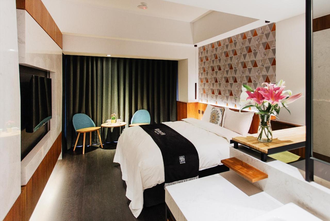 Check Inn Taichung Zhongshan Buitenkant foto