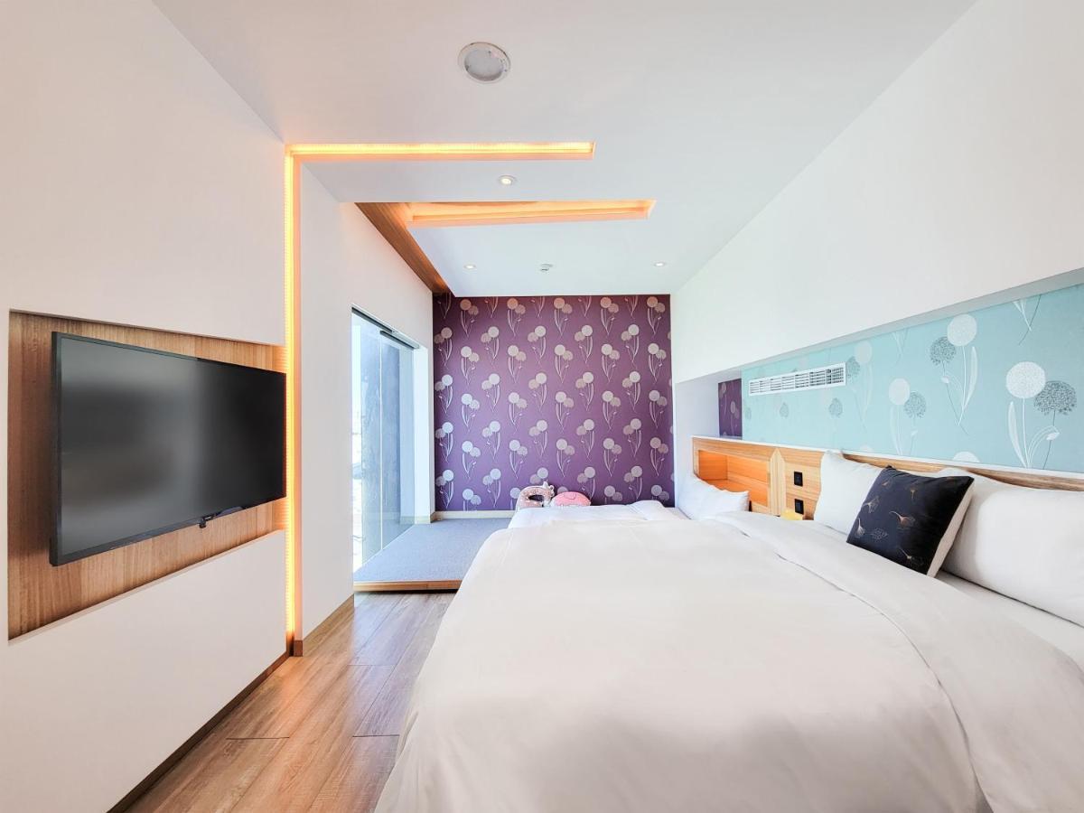 Check Inn Taichung Zhongshan Buitenkant foto